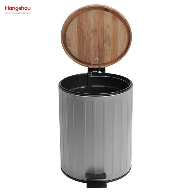 Contenedor de basura con pedal a rayas para el hogar de 5L Contenedores de basura de bambú Bote de basura para baño Bote de basura de estilo moderno de metal Bote de basura Tapa de bambú Recubrimiento en polvo para bote de basura interior 