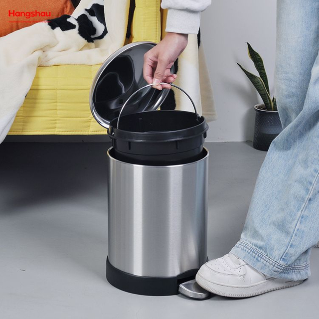 Durabl5L Bote de Basura con Pedal Plano Estilo Armadura de Acero Inoxidable Bote de Basura de Metal con tazón Tapa de Cierre Suave a Prueba de Huellas Dactilares