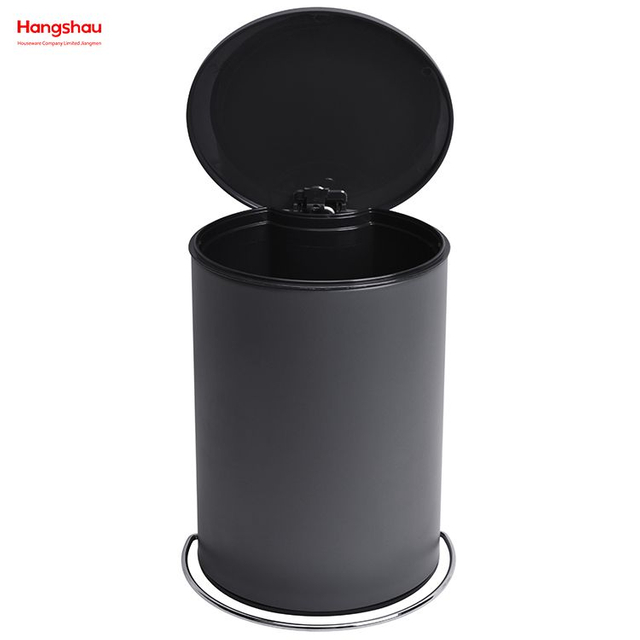 Contenedor de basura con pedal simple de plástico de 3 litros para el hogar para bote de basura interior Baño Bote de basura de metal Recubrimiento en polvo Bote de basura de estilo moderno Bote de basura Contenedores de polvo Diseño de patente 